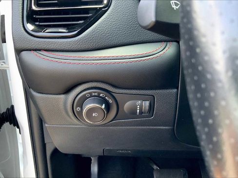 Used 2023 Dodge Durango R/T image 32