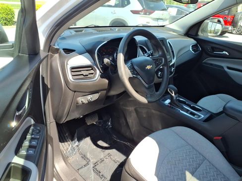 Used 2022 Chevrolet Equinox LS w/ LS Convenience Package AWD/4WD image 6