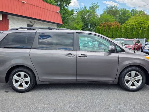 Used 2011 Toyota Sienna LE w/ Towing Pkg FWD image 8