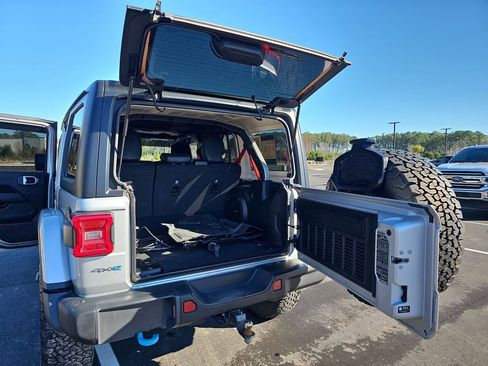 Used 2023 Jeep Wrangler Unlimited Rubicon 4xe image 17