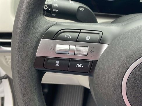 Certified 2025 Hyundai Tucson SE image 18