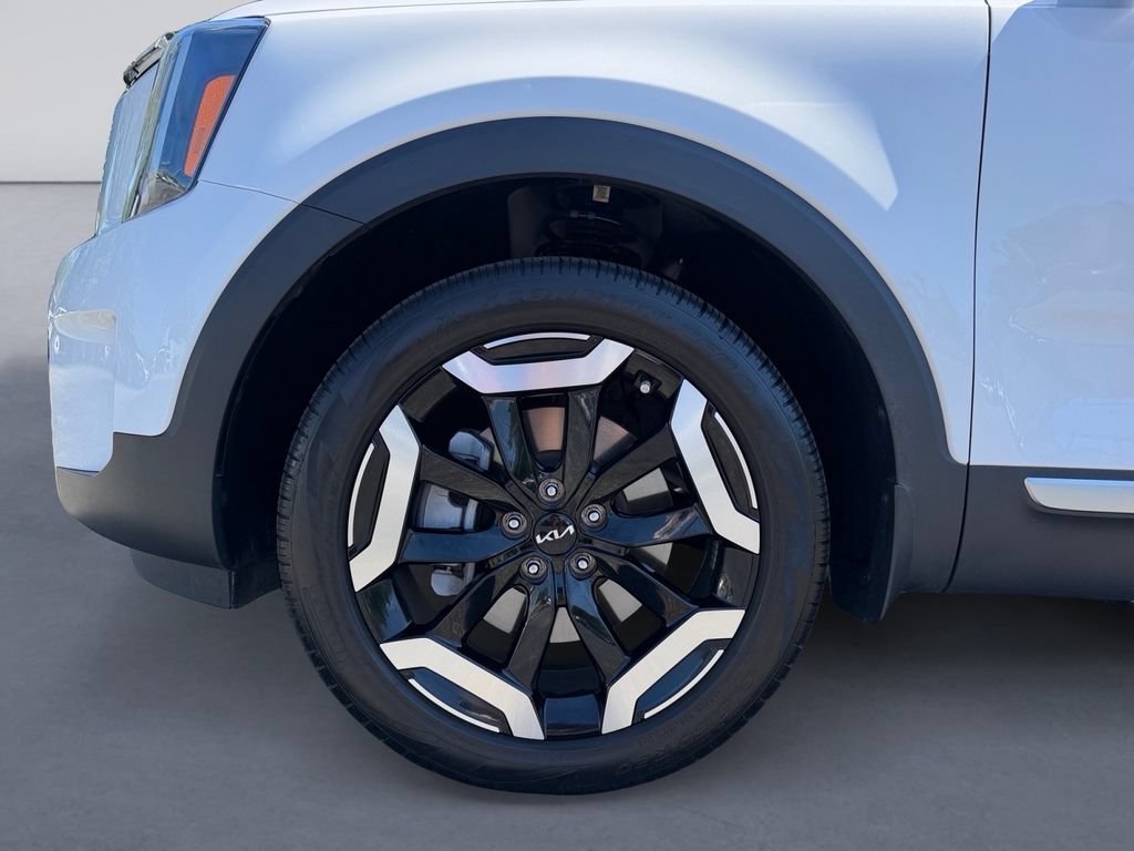 Used 2025 Kia Telluride EX FWD image 9