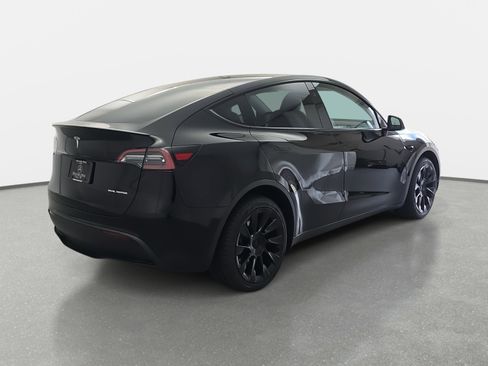 Used 2023 Tesla Model Y Long Range image 5