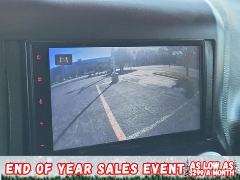 Used 2015 Jeep Wrangler Unlimited Rubicon w/ Connectivity Group image 24