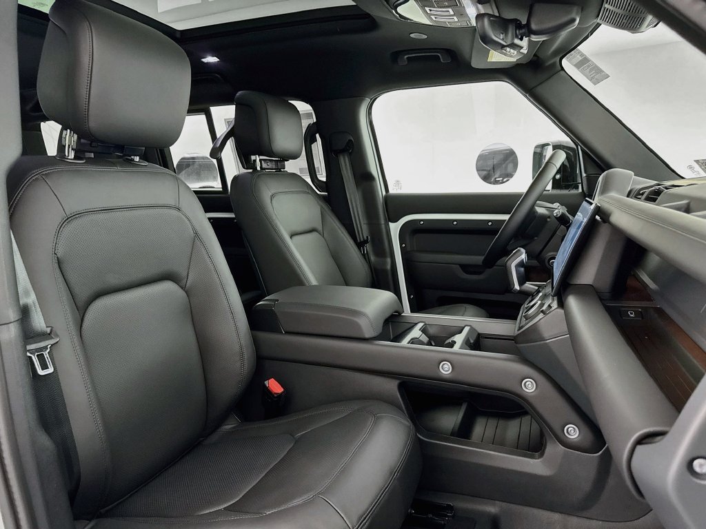 New 2026 Land Rover Defender 110 X-Dynamic SE AWD/4WD image 30