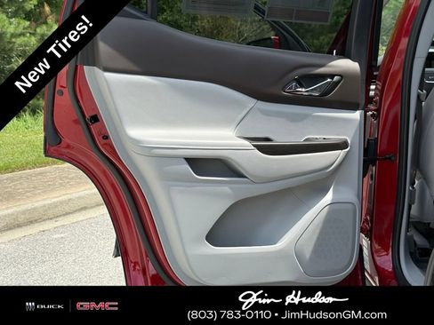 Used 2023 GMC Acadia SLT FWD image 24