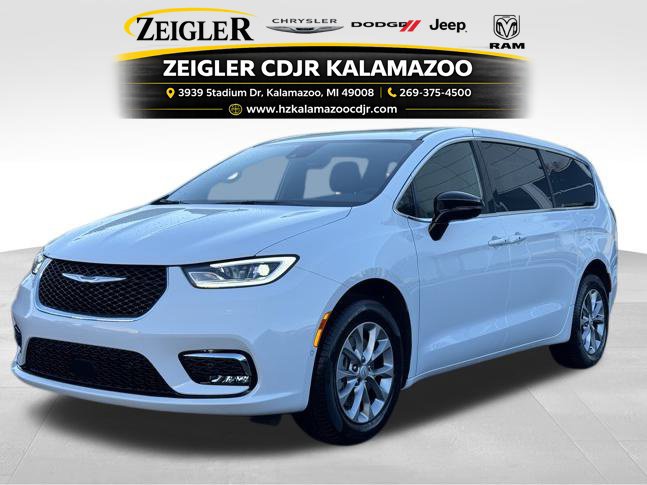 New 2026 Chrysler Pacifica Select AWD/4WD image 1