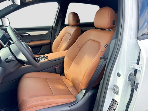 New 2025 VinFast VF 8 Plus image 20