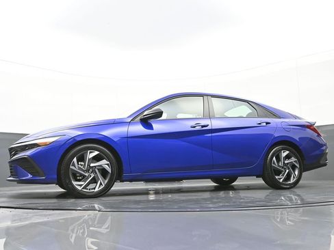 Certified 2025 Hyundai Elantra Sport image 42