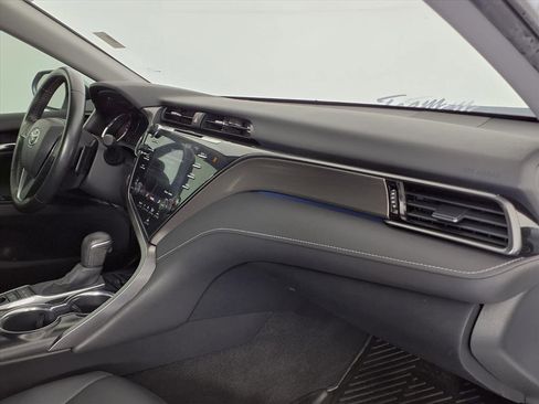 Used 2020 Toyota Camry XSE image 3