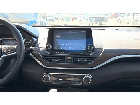 Used 2023 Nissan Altima 2.5 SV image 15