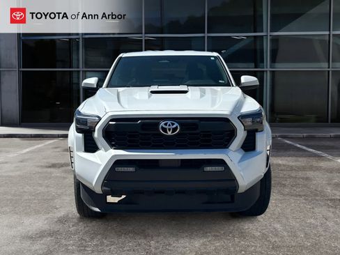 Used 2024 Toyota Tacoma TRD Sport AWD/4WD image 5