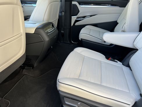 Used 2026 Cadillac Escalade Sport AWD/4WD image 16