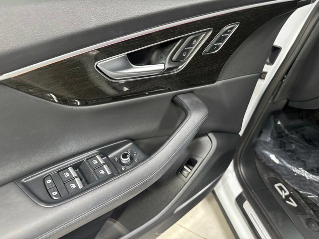 Used 2023 Audi Q7 3.0T Premium Plus w/ Premium Plus Package AWD/4WD image 13