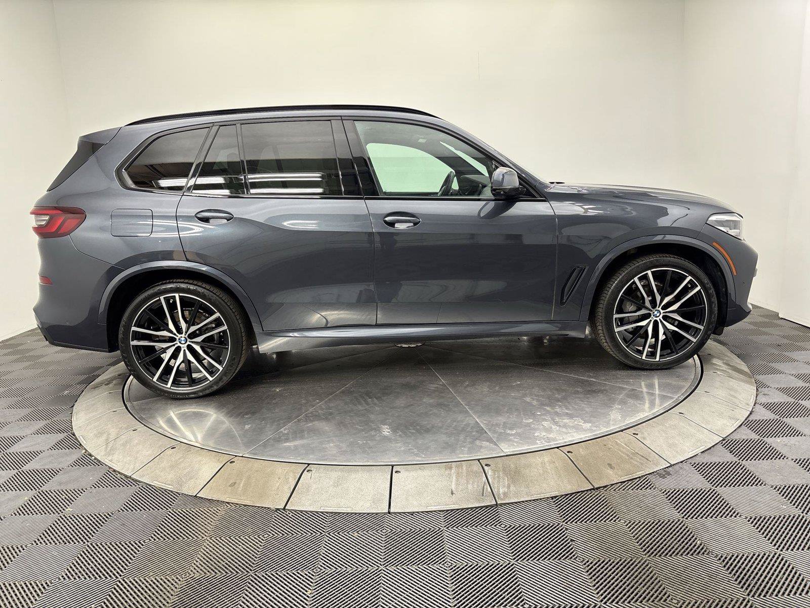 Used 2021 BMW X5 xDrive40i w/ M Sport Package AWD/4WD image 17