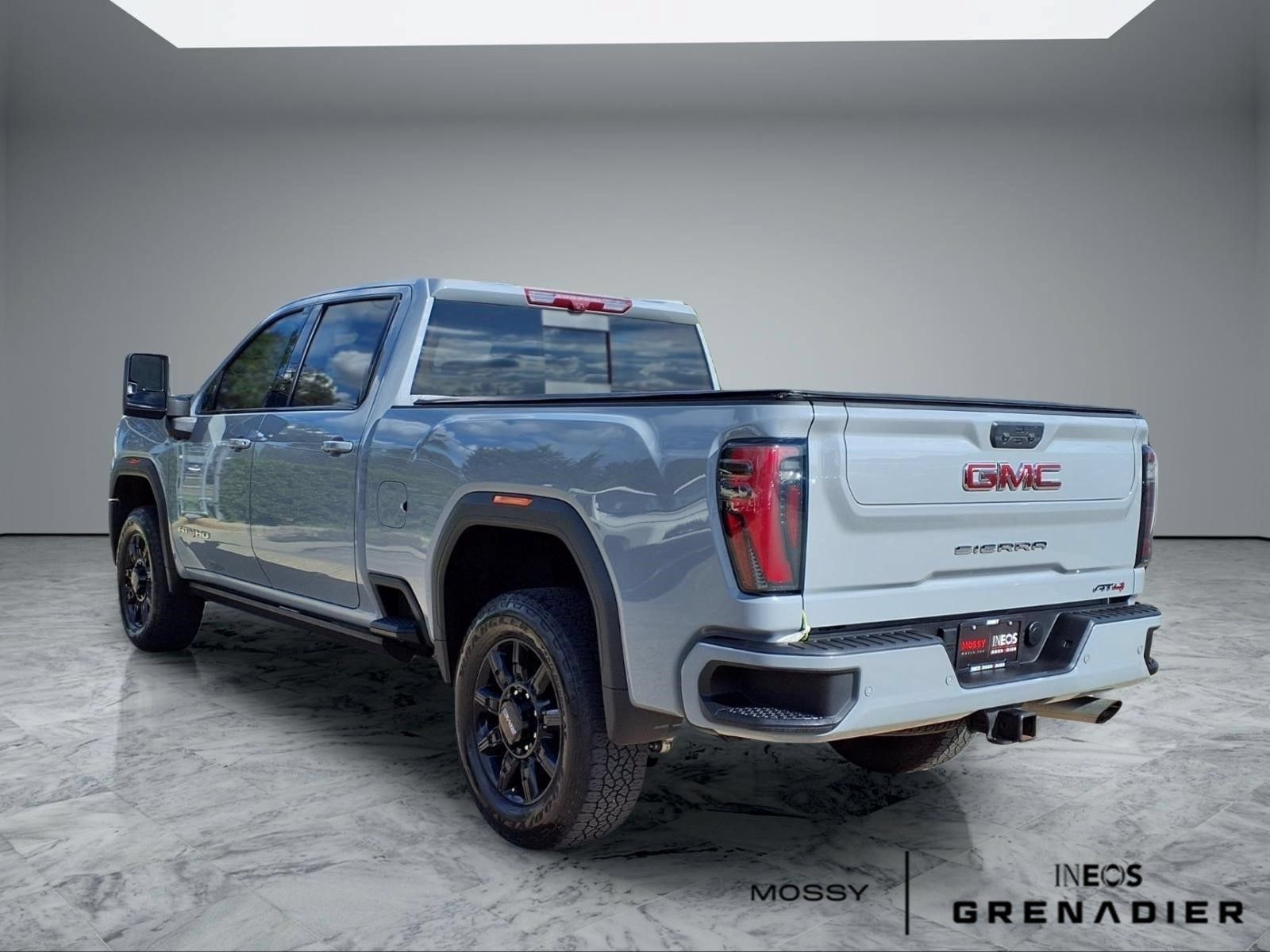Used 2025 GMC Sierra 2500 AT4 w/ AT4 Premium Plus Package AWD/4WD image 2