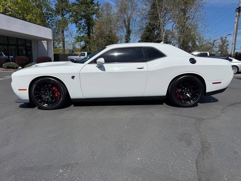 Used 2016 Dodge Challenger SRT Hellcat image 2