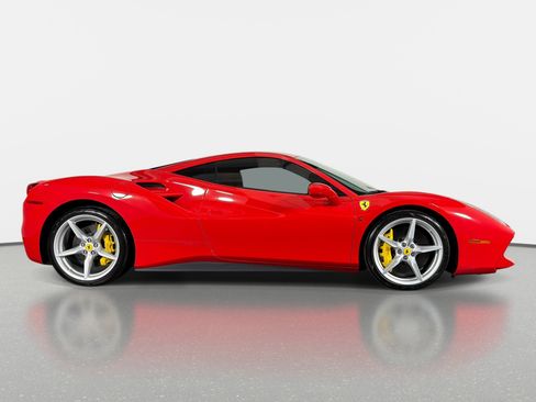 Used 2019 Ferrari 488 GTB RWD image 2