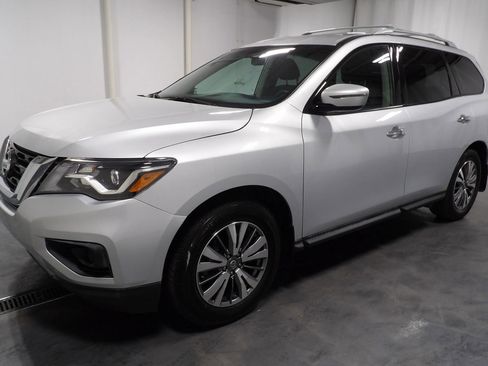 Used 2020 Nissan Pathfinder S image 3