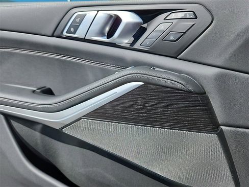 New 2025 BMW X7 M60i image 9