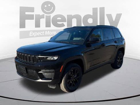 New 2025 Jeep Grand Cherokee Altitude image 9