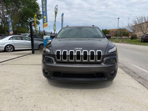 Used 2017 Jeep Cherokee Latitude w/ Comfort & Sound Group FWD image 3