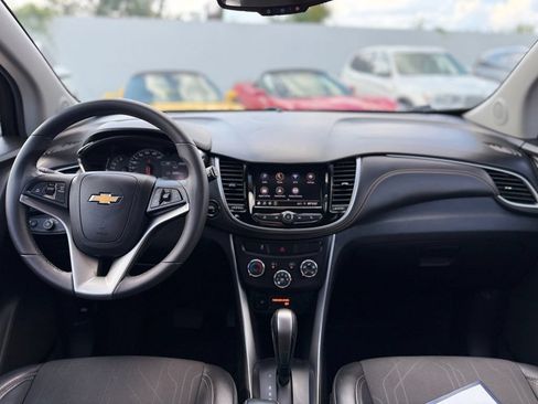 Used 2022 Chevrolet Trax LT w/ LT Convenience Package AWD/4WD image 26