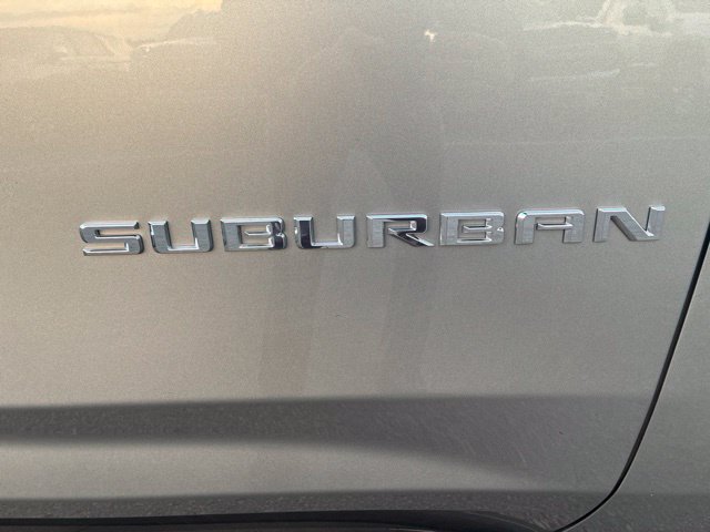 Used 2025 Chevrolet Suburban High Country AWD/4WD image 10