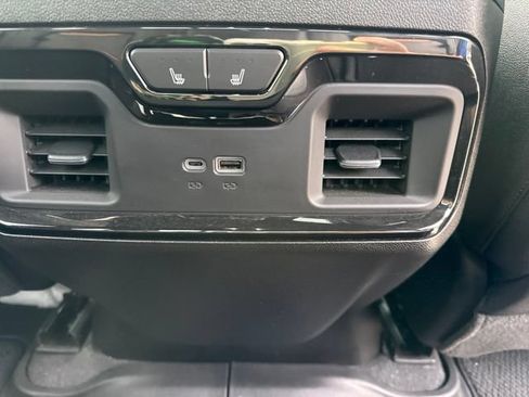 Used 2024 GMC Sierra 2500 AT4 w/ AT4 Premium Plus Package AWD/4WD image 17