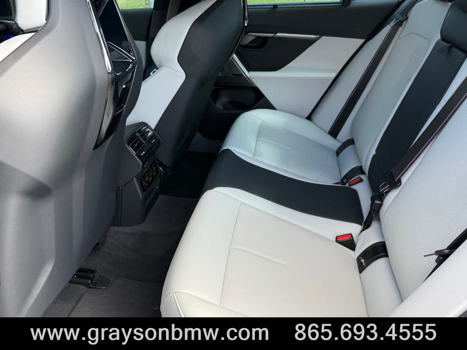 Used 2025 BMW M5 w/ Carbon Package AWD/4WD image 20