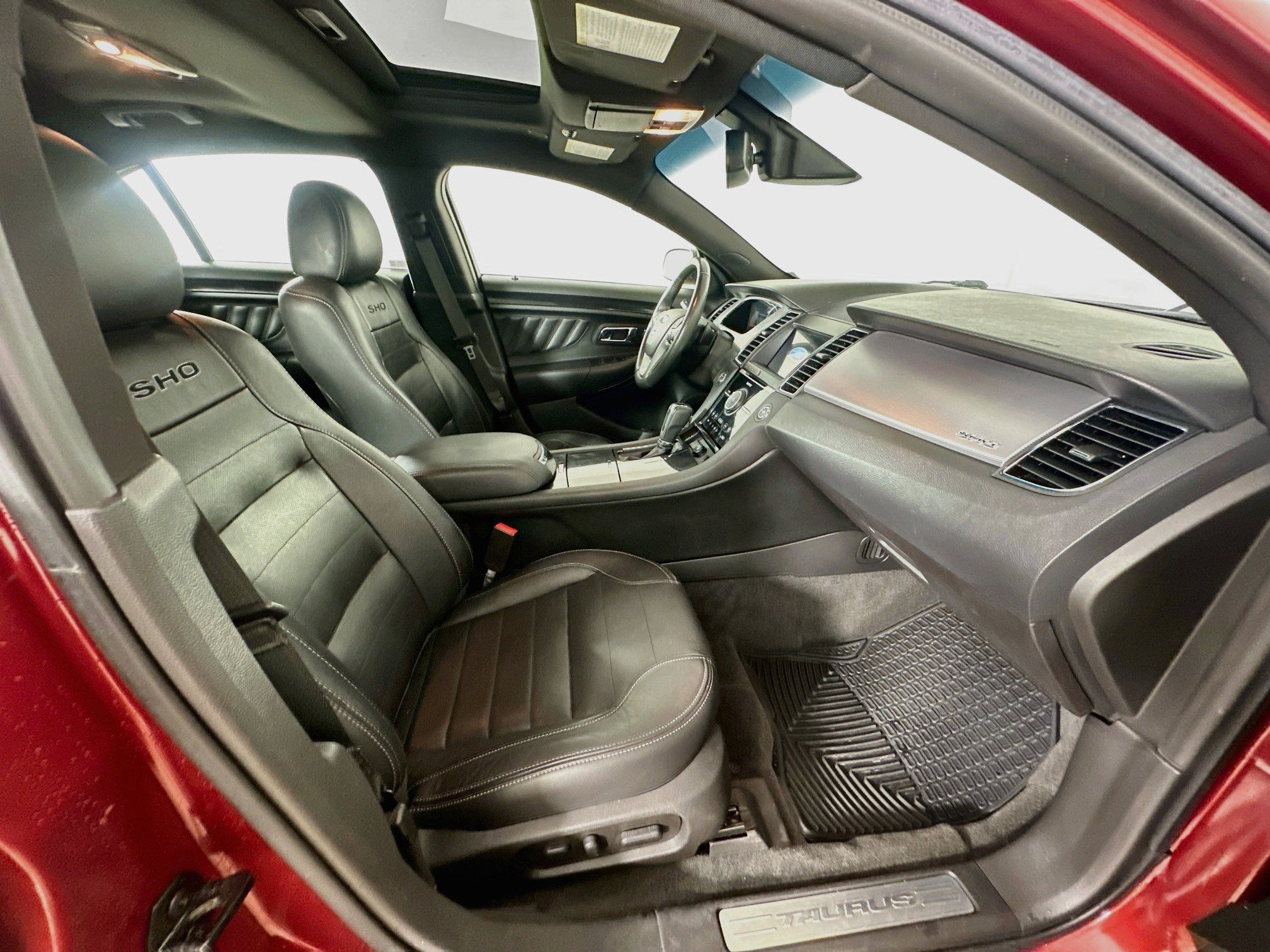 Used 2018 Ford Taurus SHO AWD/4WD image 31