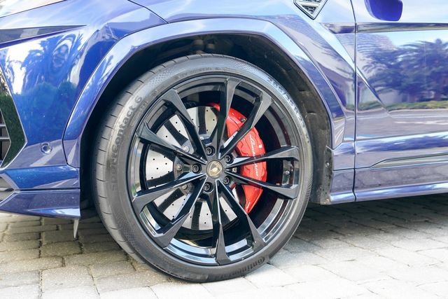 Used 2022 Lamborghini Urus AWD/4WD image 42