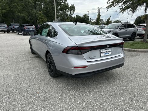 Used 2025 Honda Accord SE image 4