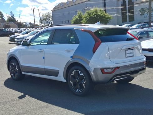 New 2025 Kia Niro Wave w/ Wave Preserve Package image 3