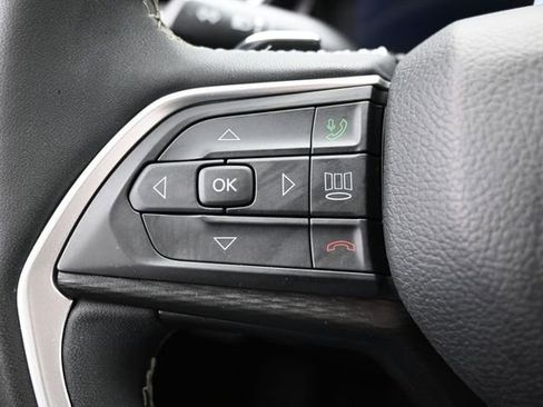 Used 2025 Jeep Grand Cherokee Altitude AWD/4WD image 28