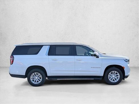 Used 2021 Chevrolet Suburban LT RWD image 5