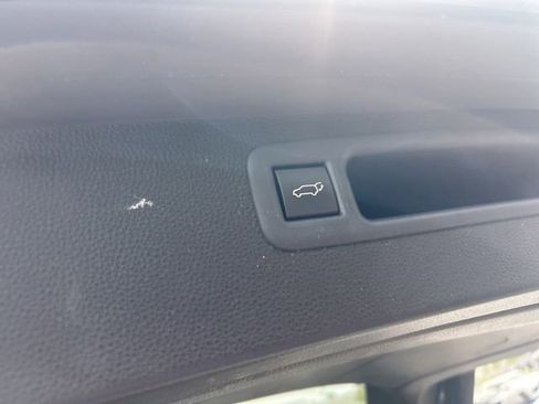 Used 2020 Toyota Highlander XLE FWD image 7