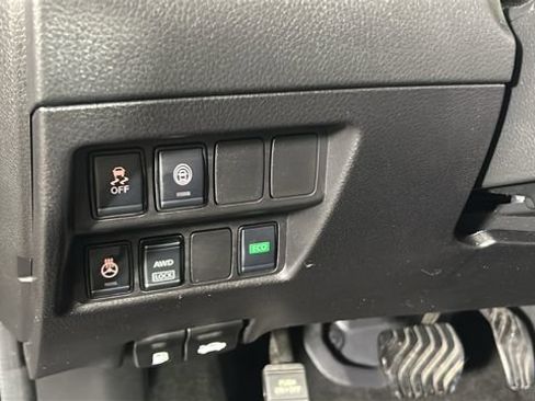 Used 2019 Nissan Rogue Sport SV w/ All-Weather Package AWD/4WD image 19