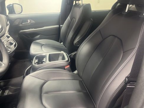 New 2025 Chrysler Voyager LX image 8