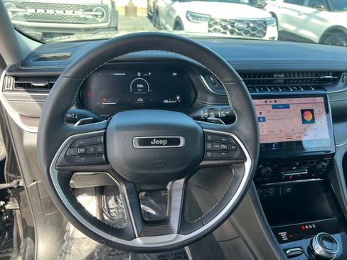 Used 2023 Jeep Grand Cherokee Limited AWD/4WD image 13