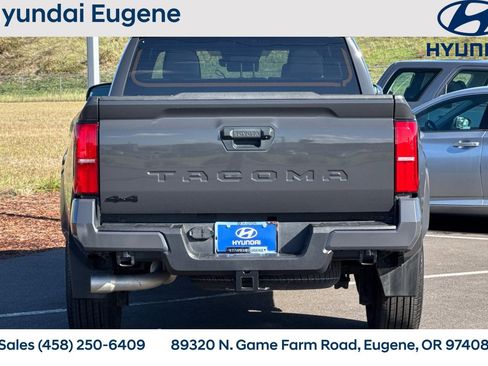 Used 2024 Toyota Tacoma TRD Sport image 4