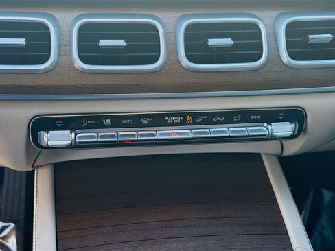 Used 2021 Mercedes-Benz GLE 350 w/ 3rd Row Seat Package image 15