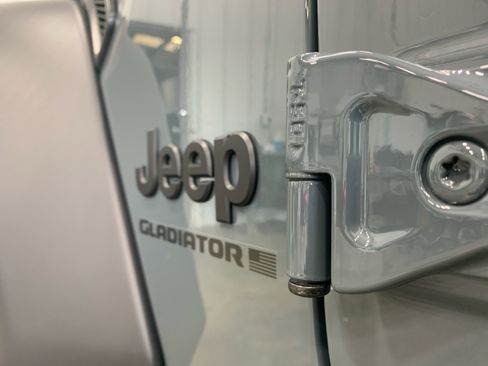 New 2025 Jeep Gladiator Sport image 23