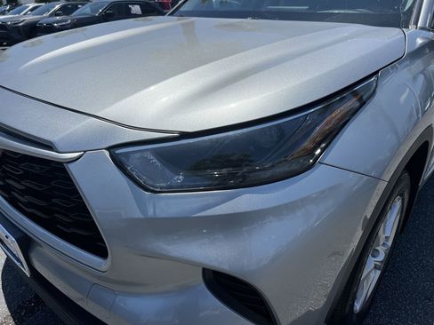 Used 2023 Toyota Highlander L AWD/4WD image 6
