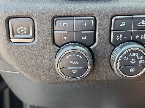 Used 2024 Chevrolet Silverado 2500 High Country w/ High Country Premium Package AWD/4WD image 21