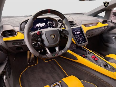 Used 2025 Lamborghini Revuelto AWD/4WD image 58