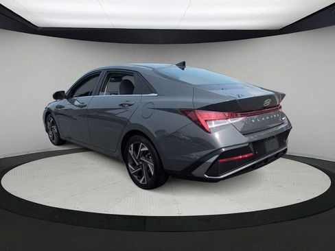 Used 2024 Hyundai Elantra Limited FWD image 6