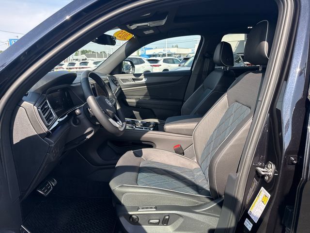 Used 2025 Volkswagen Atlas Cross Sport SEL Premium R-Line AWD/4WD image 15
