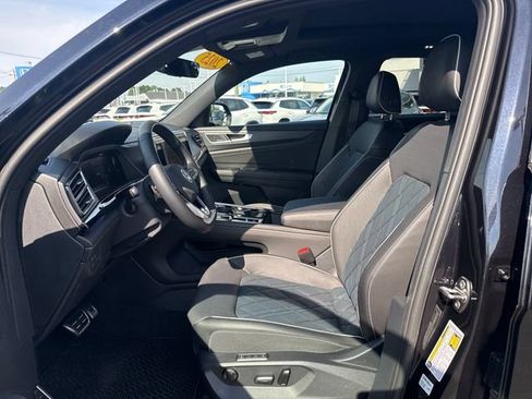 Used 2025 Volkswagen Atlas Cross Sport SEL Premium R-Line AWD/4WD image 15