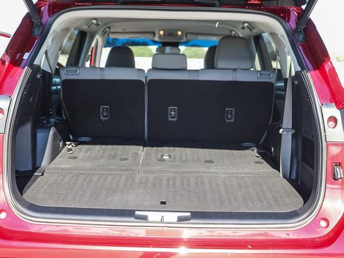 Used 2020 Toyota Highlander LE image 25